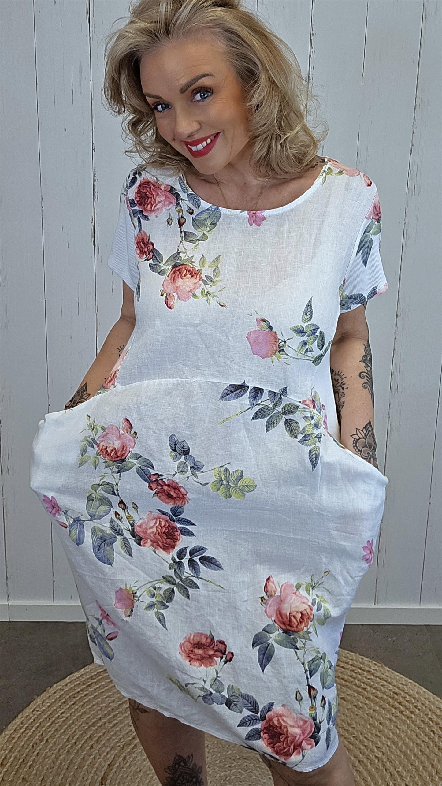 Lena linkjole med rosemønster hvit