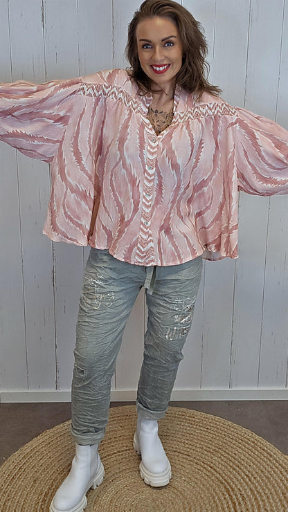 Amelia skjortebluse i mønstret viskose rosa