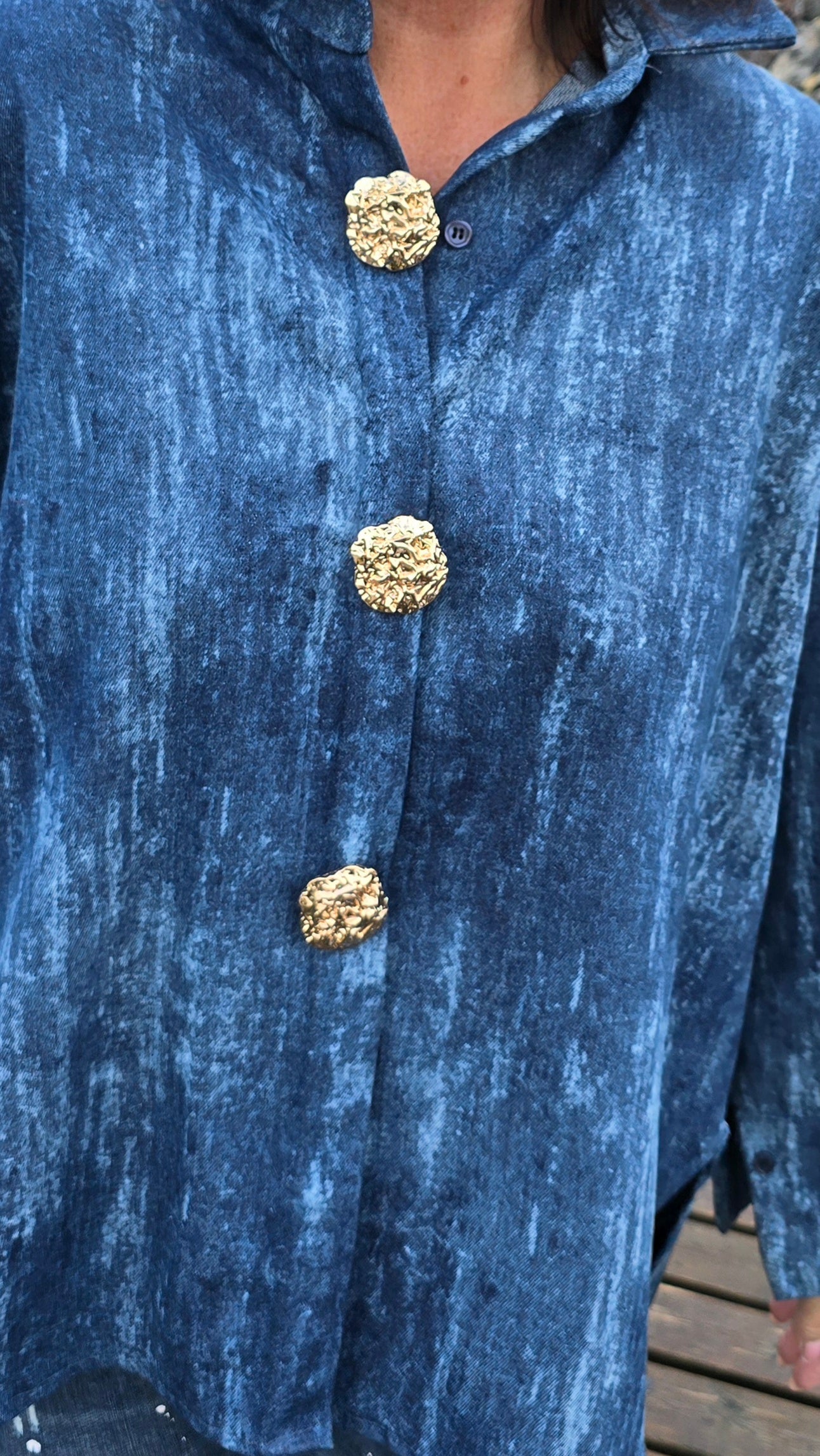 Heidi denim skjorte med broscher