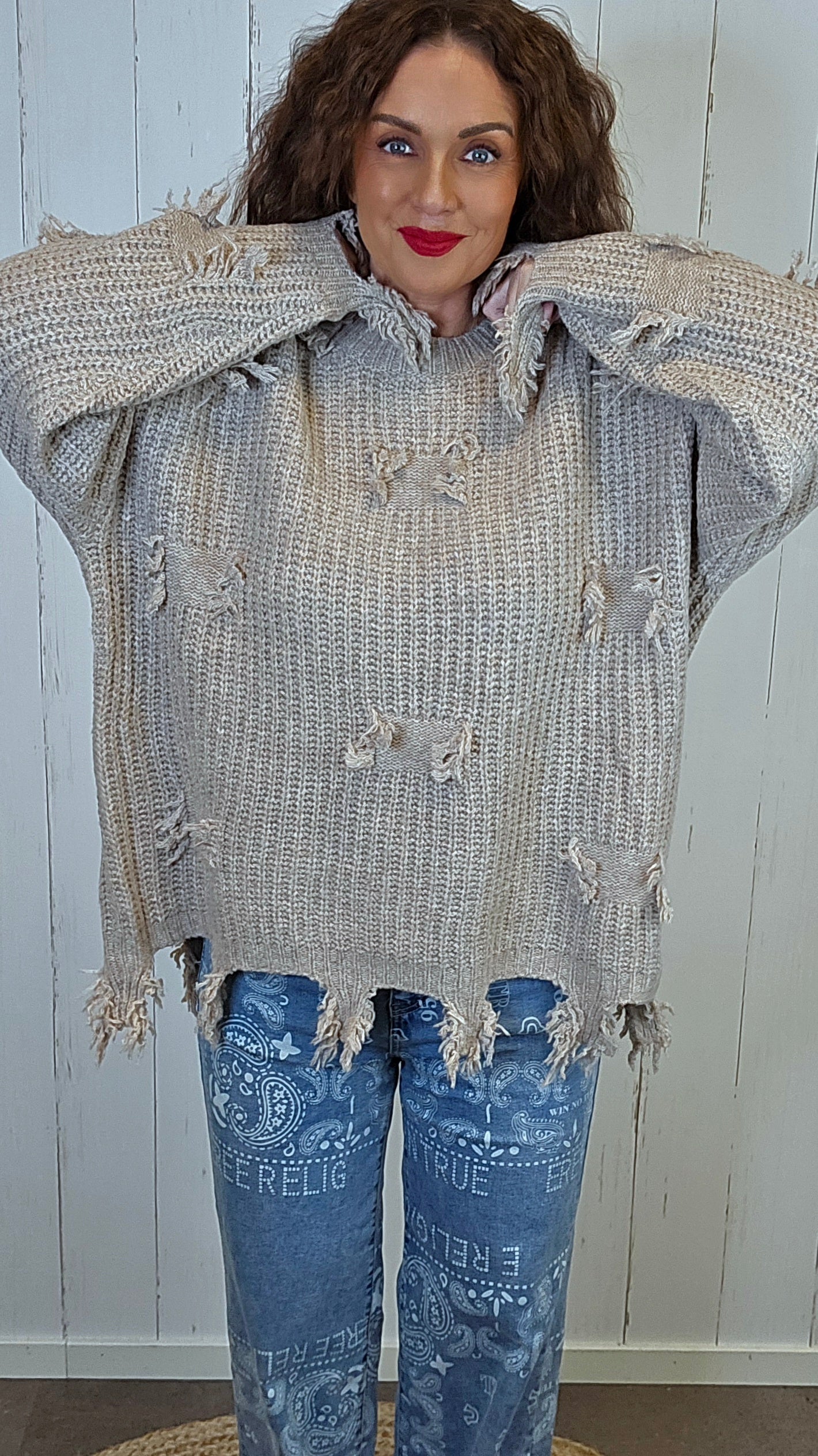 Selma Strikkegenser med rå detaljer