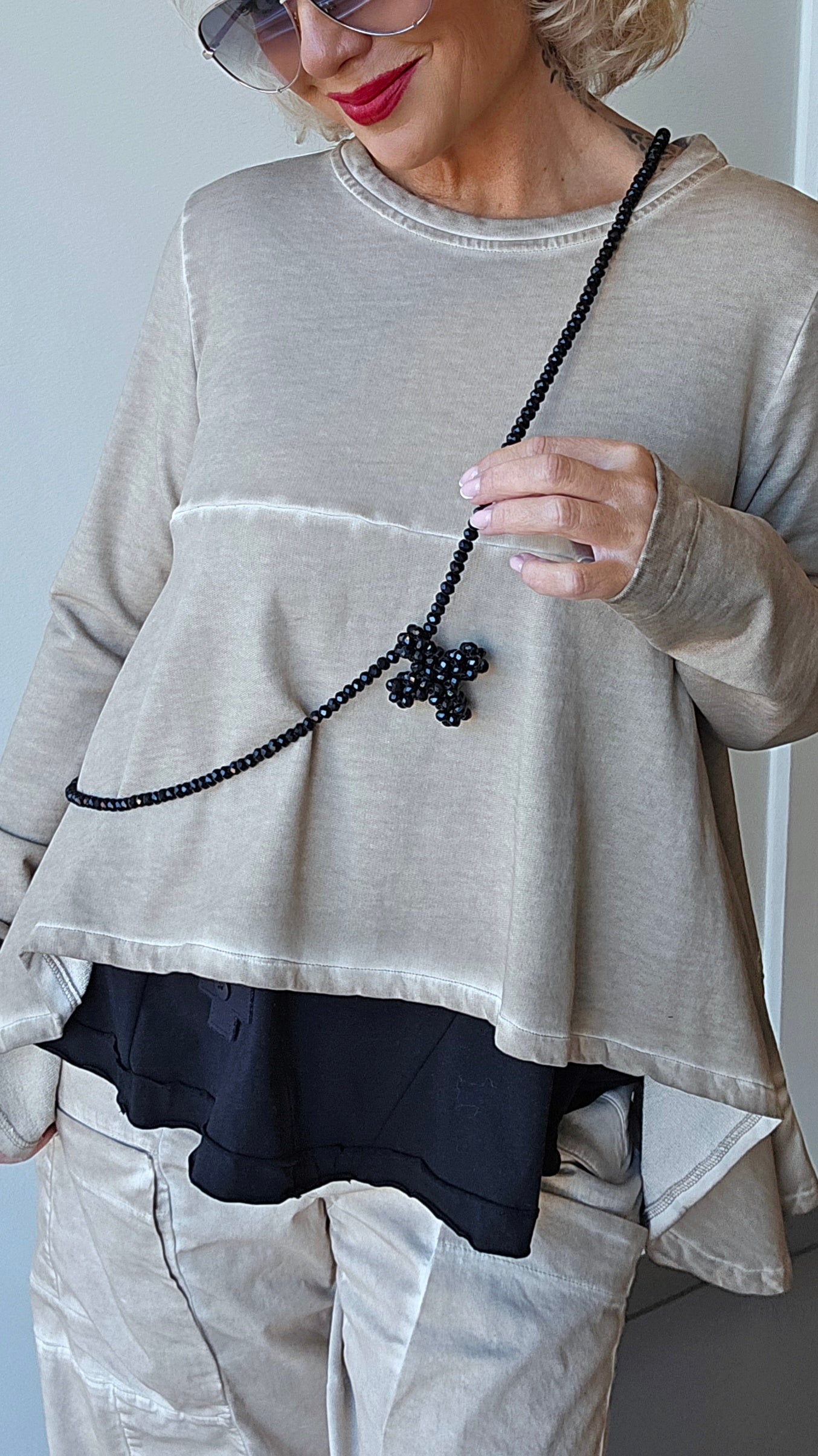 Across necklace svart