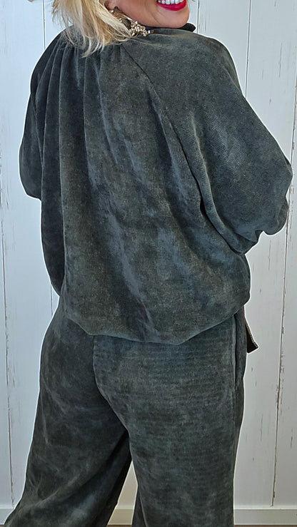 Jolie kort jakke med gullnagler kaki