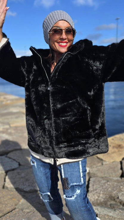Mina hette pels jakke svart