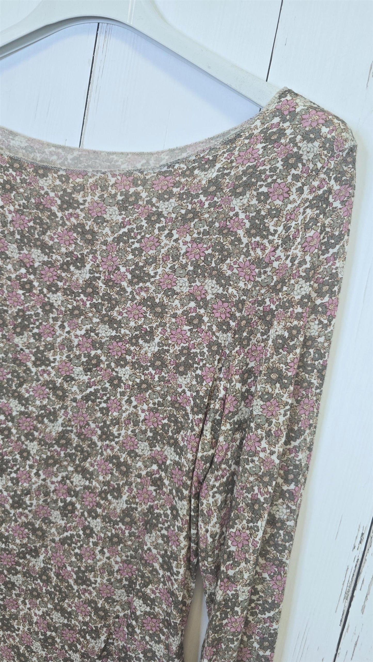 Tynn topp med blomsterprint kaki