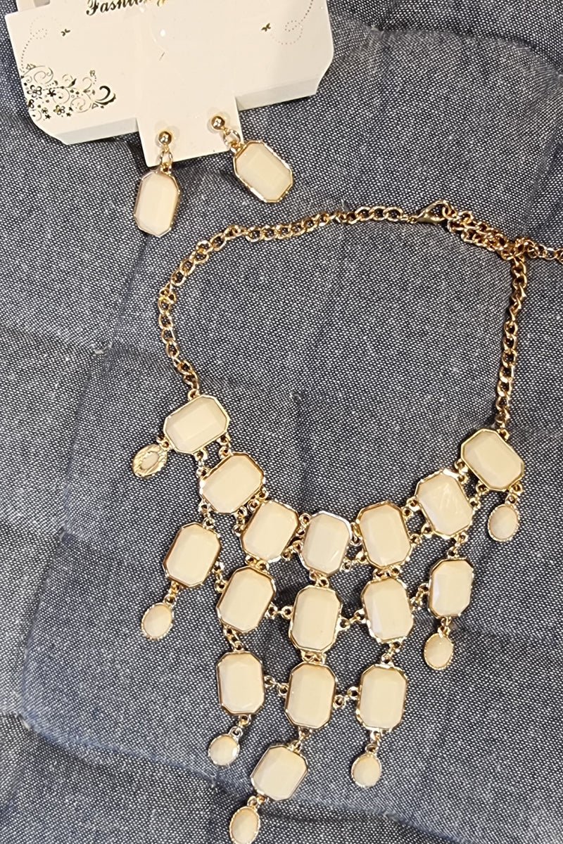 Ida Necklace With Earings Creme
