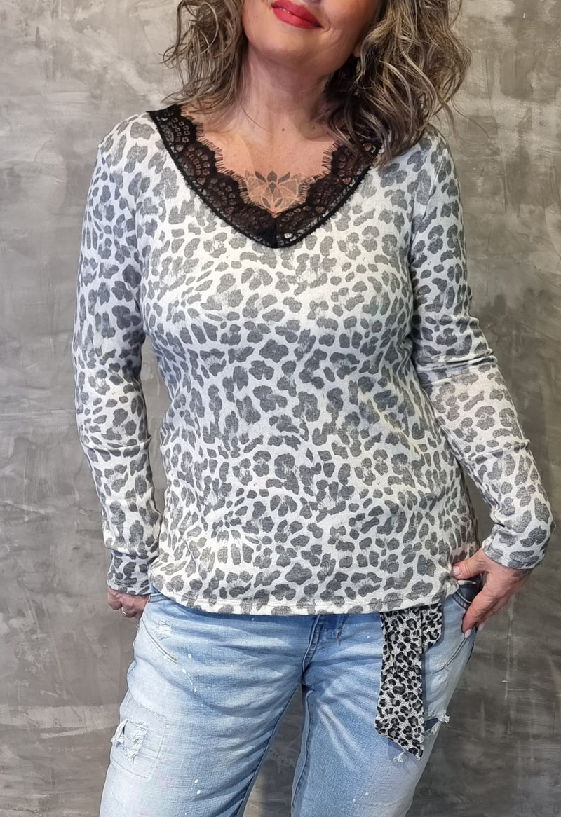 Leo Top With Lace