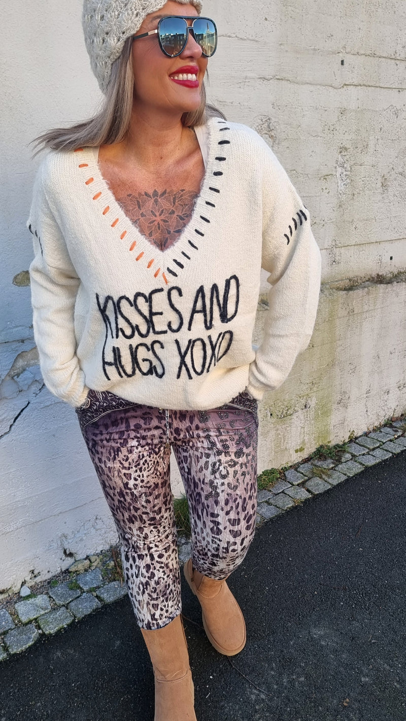 Kiss And Hug Sweater Creme