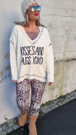 Kiss And Hug Sweater Creme