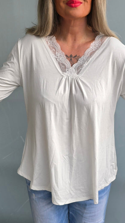 Wendy top med blonder creme