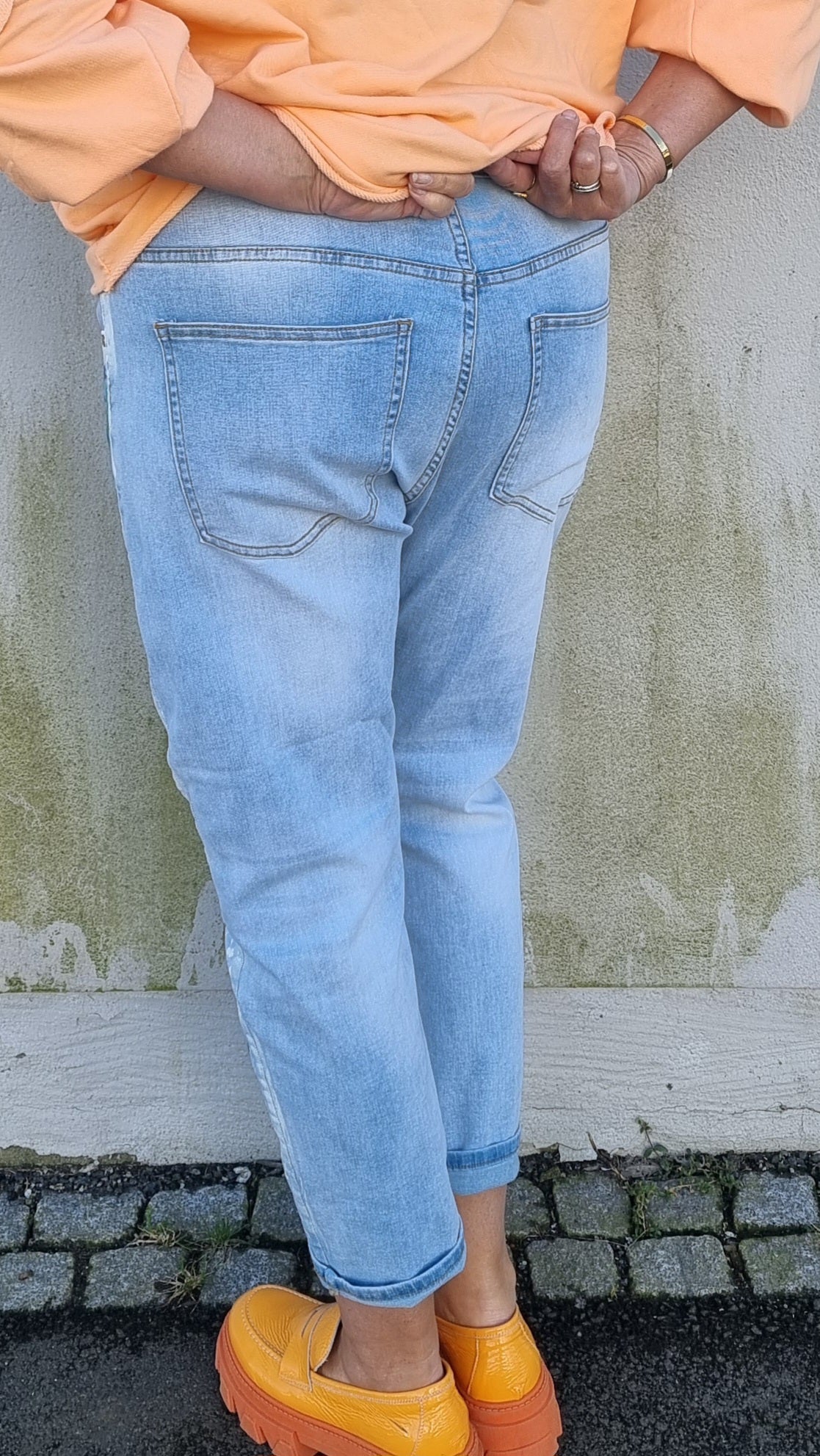 Astrid jeans med blomster maling