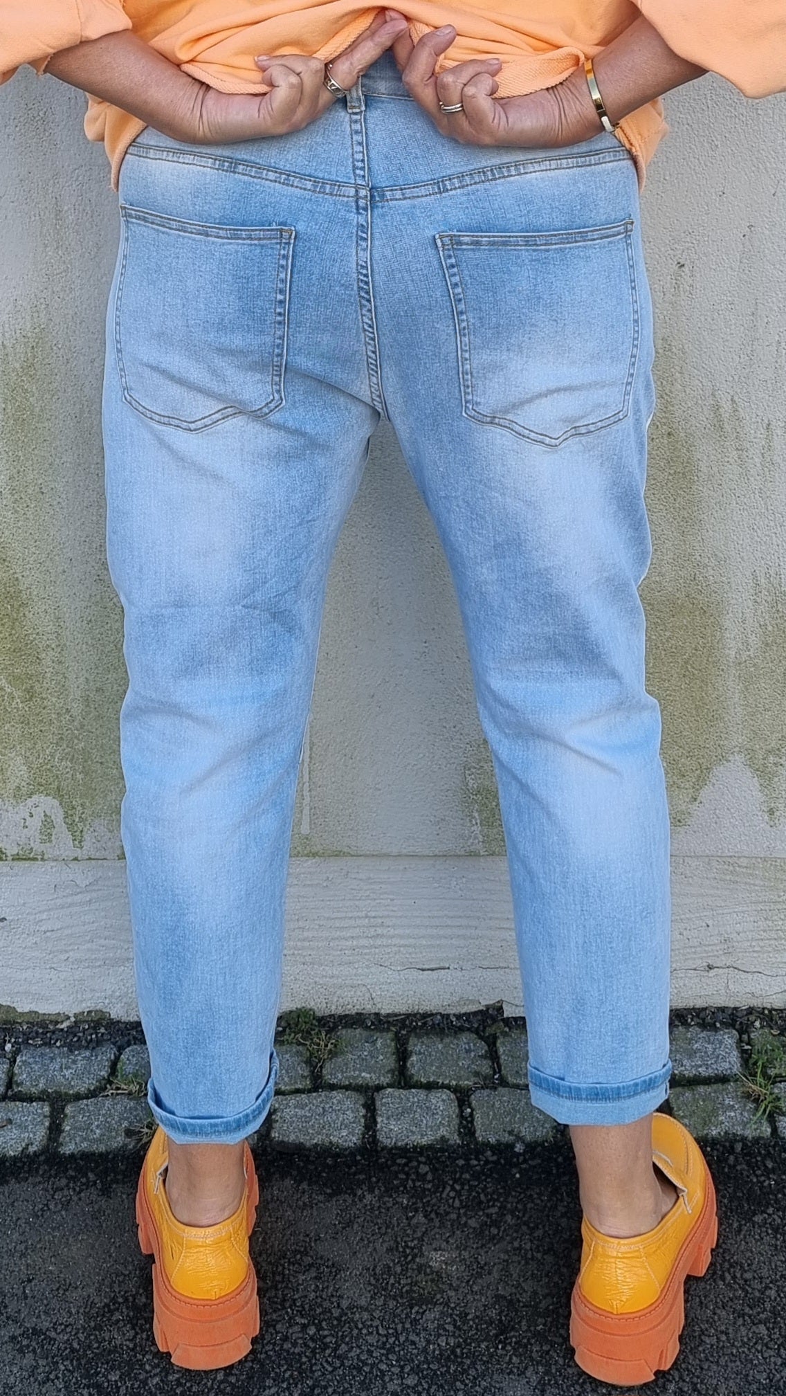 Astrid jeans med blomster maling