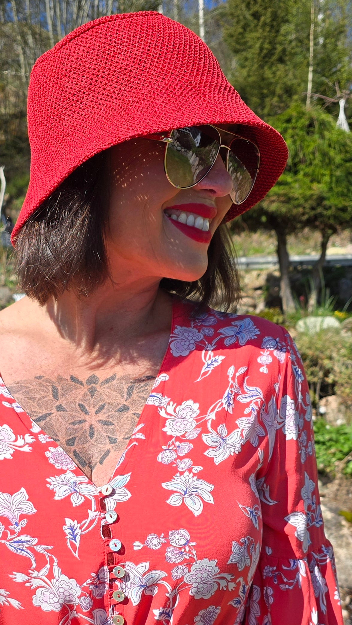 Tanja hatt rød