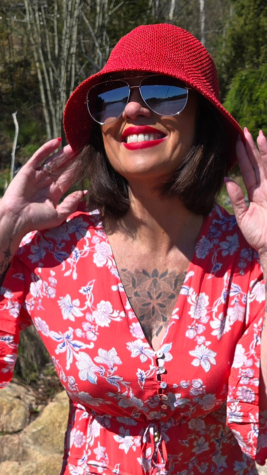 Tanja hatt rød