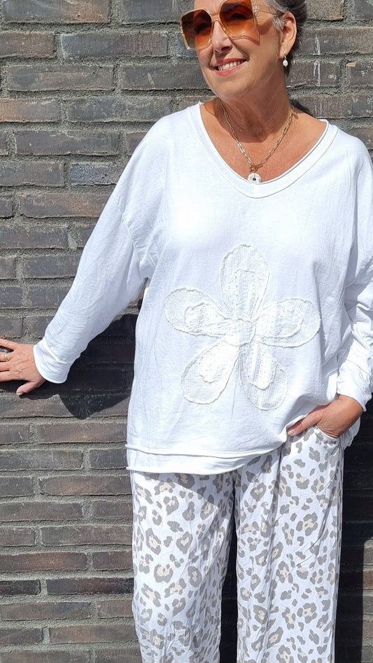 Lise top hvit med blomst