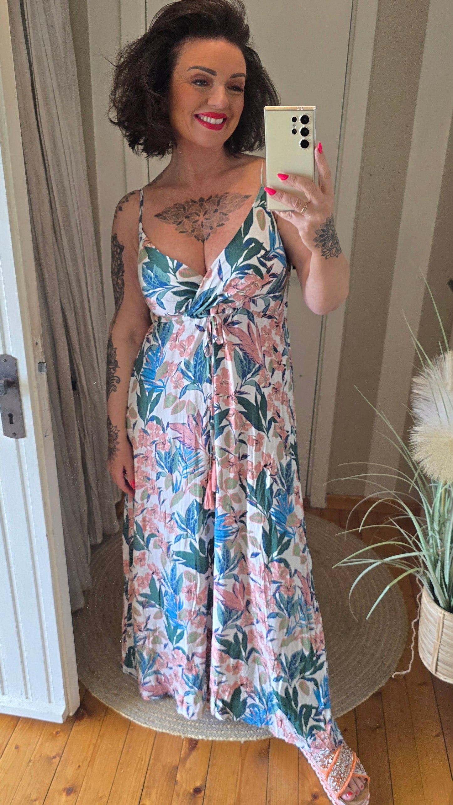 Sofie kjole hvit med blomster
