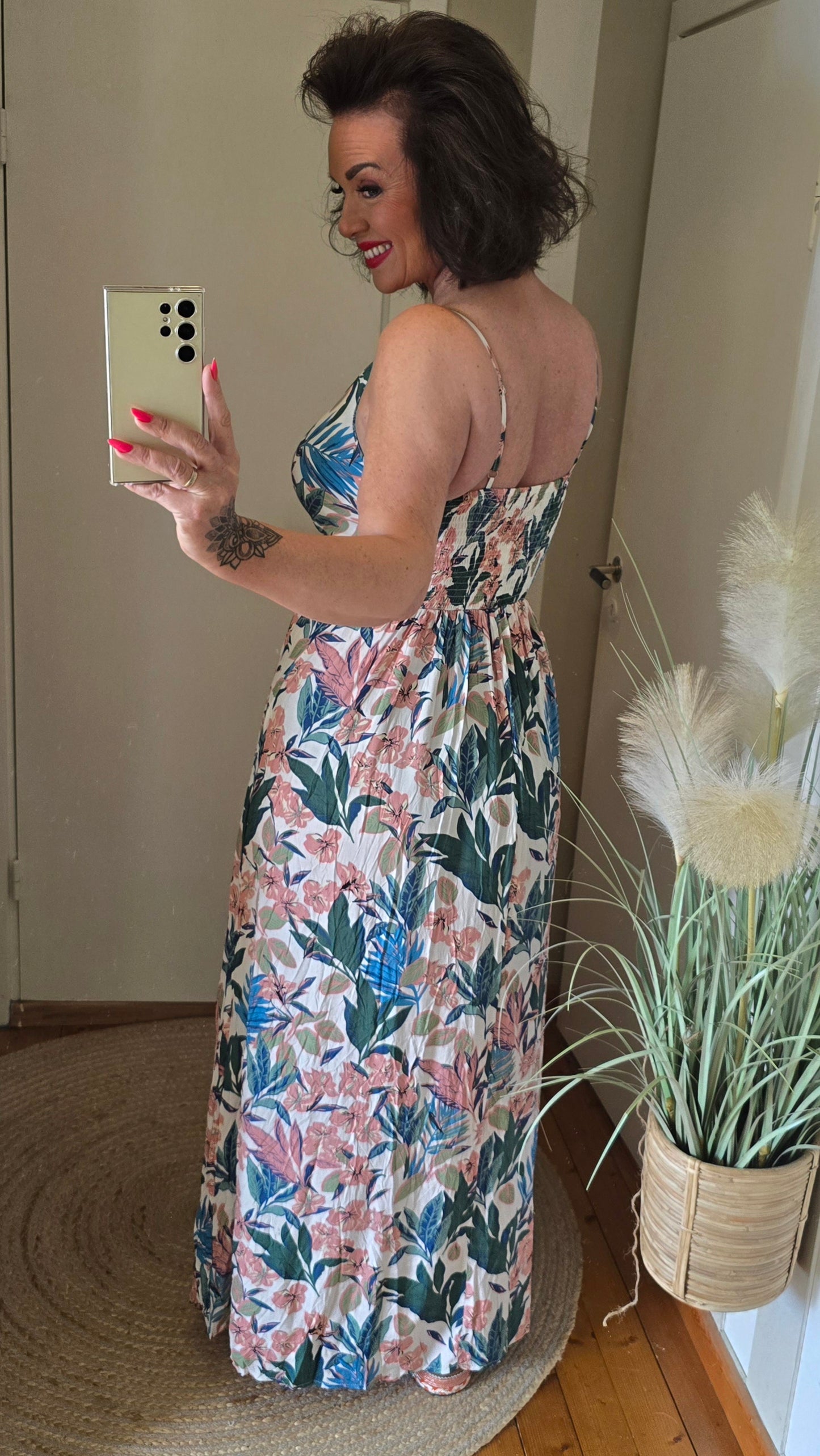 Sofie kjole hvit med blomster