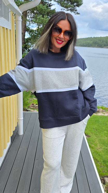 Lise genser navy og grå