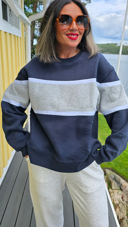 Lise genser navy og grå