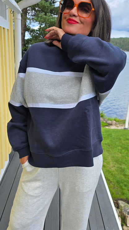Lise genser navy og grå