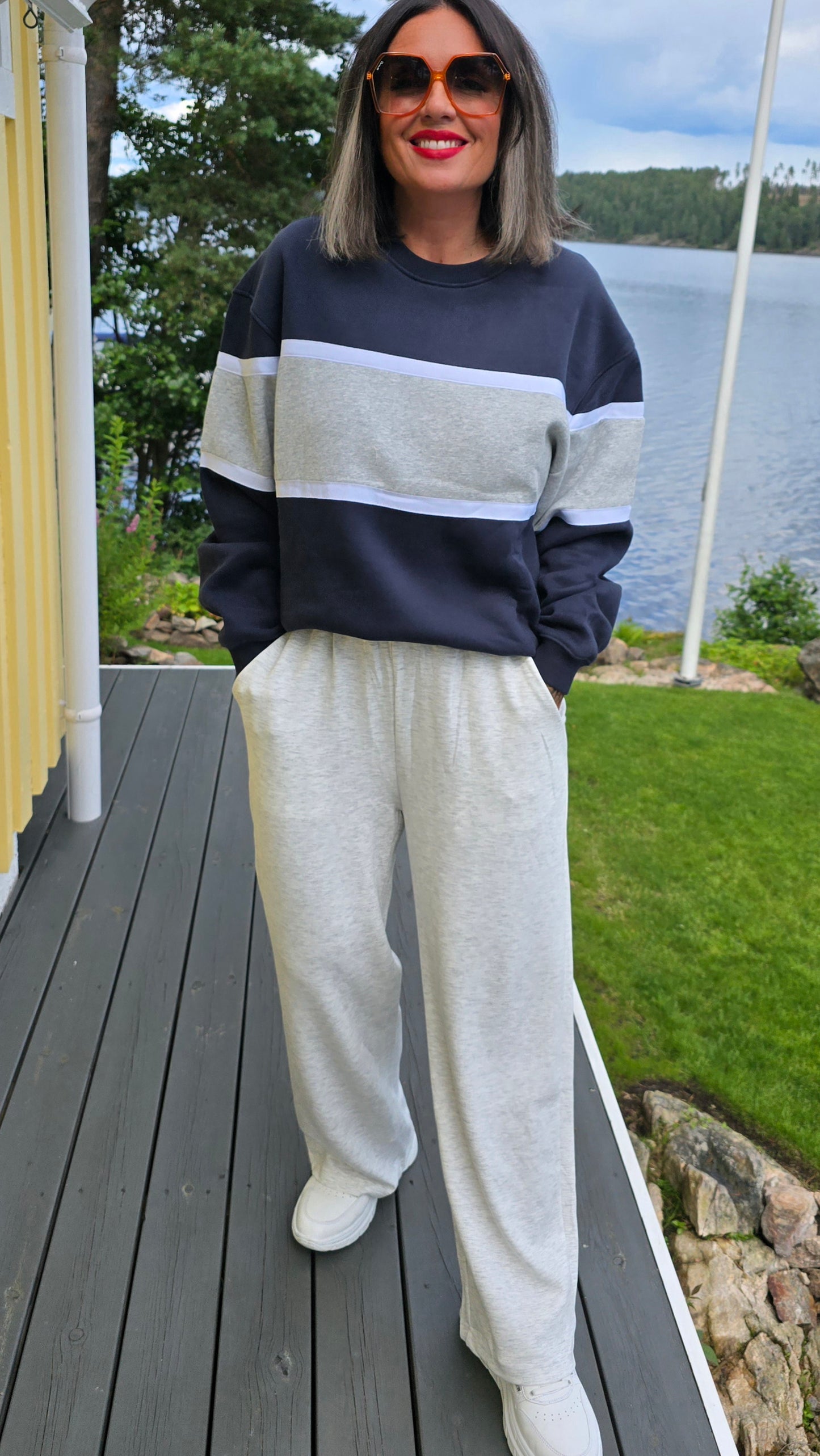 Lise genser navy og grå