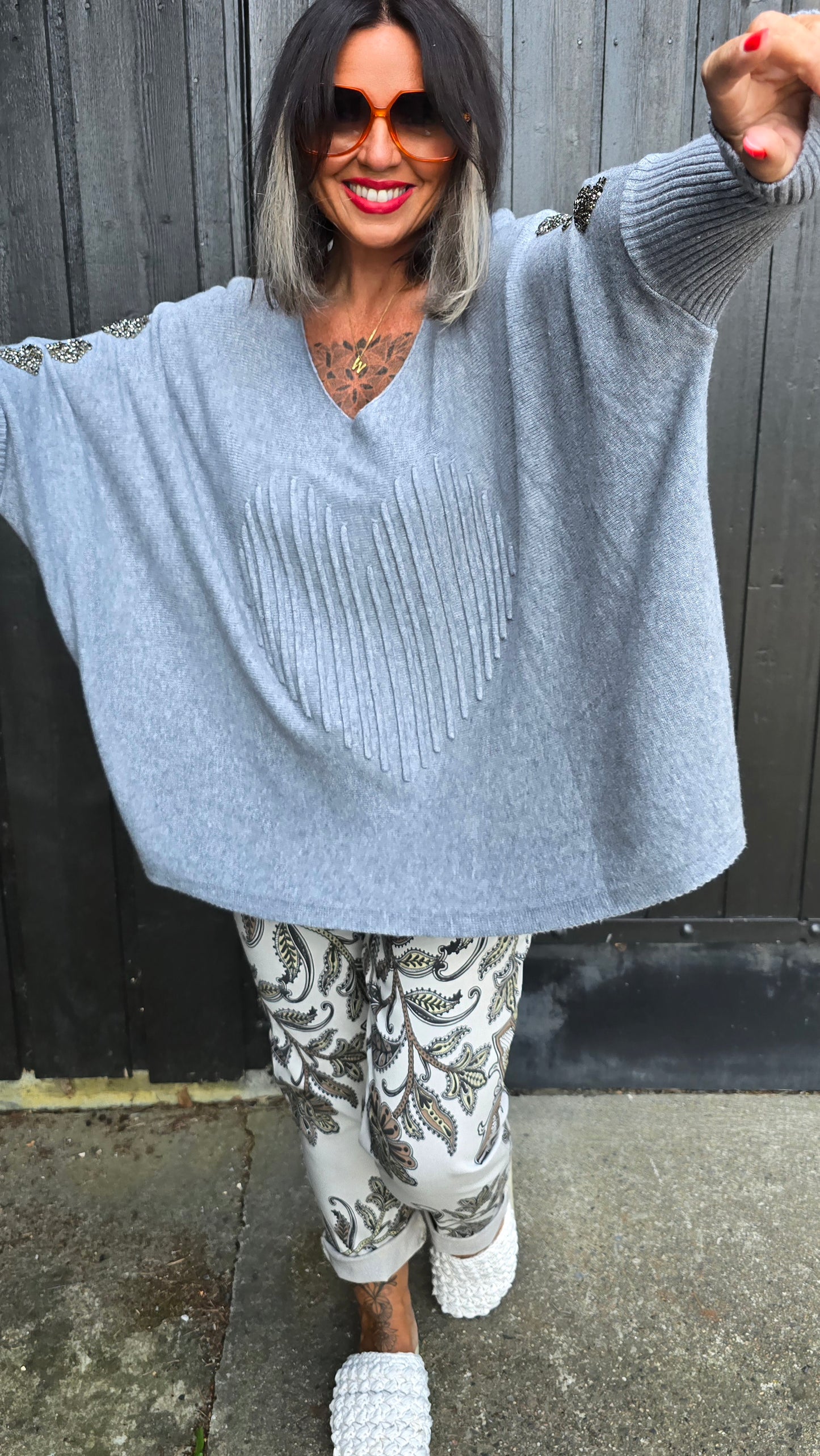 Lise genser grå med hjerte