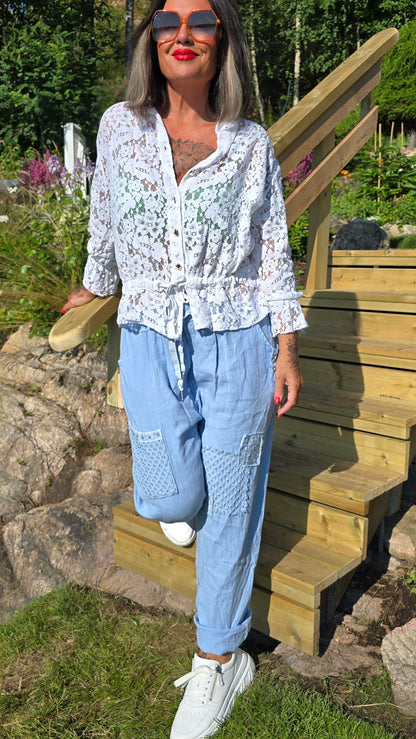 Blonde skjorte med hjerte knapper