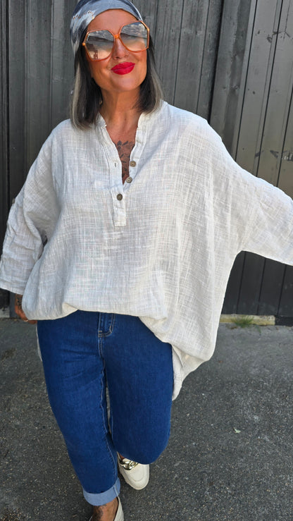Sussie beige bluse med knapper