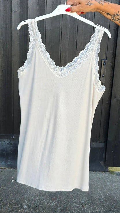 Brenda top beige
