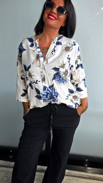 Kitty bluse med blå blomster