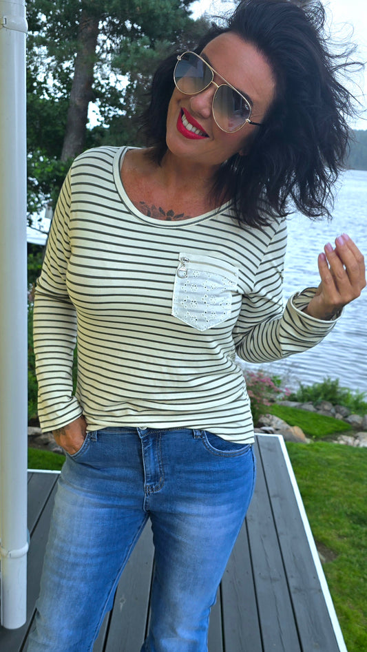 Josefin topp med striper i kaki