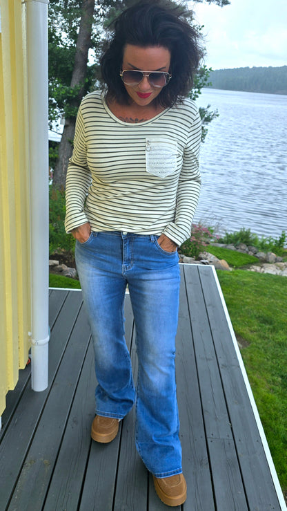 Josefin topp med striper i kaki