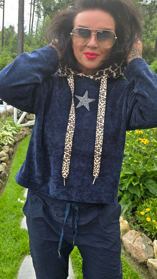 Sally hette genser med leo navy