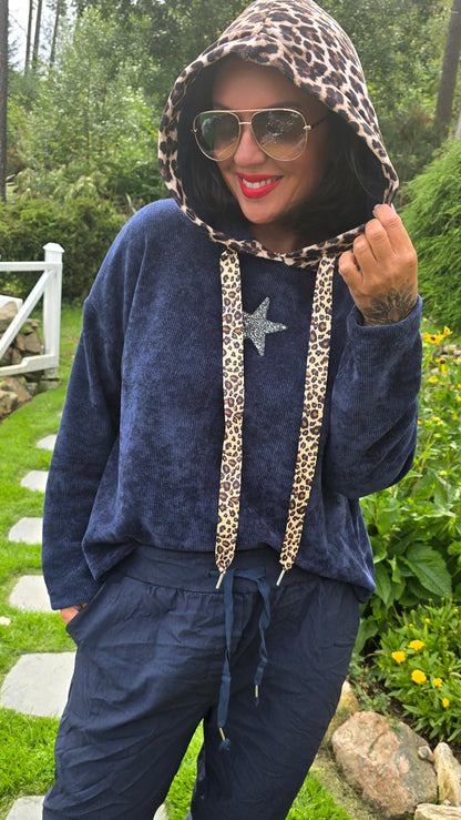 Sally hette genser med leo navy
