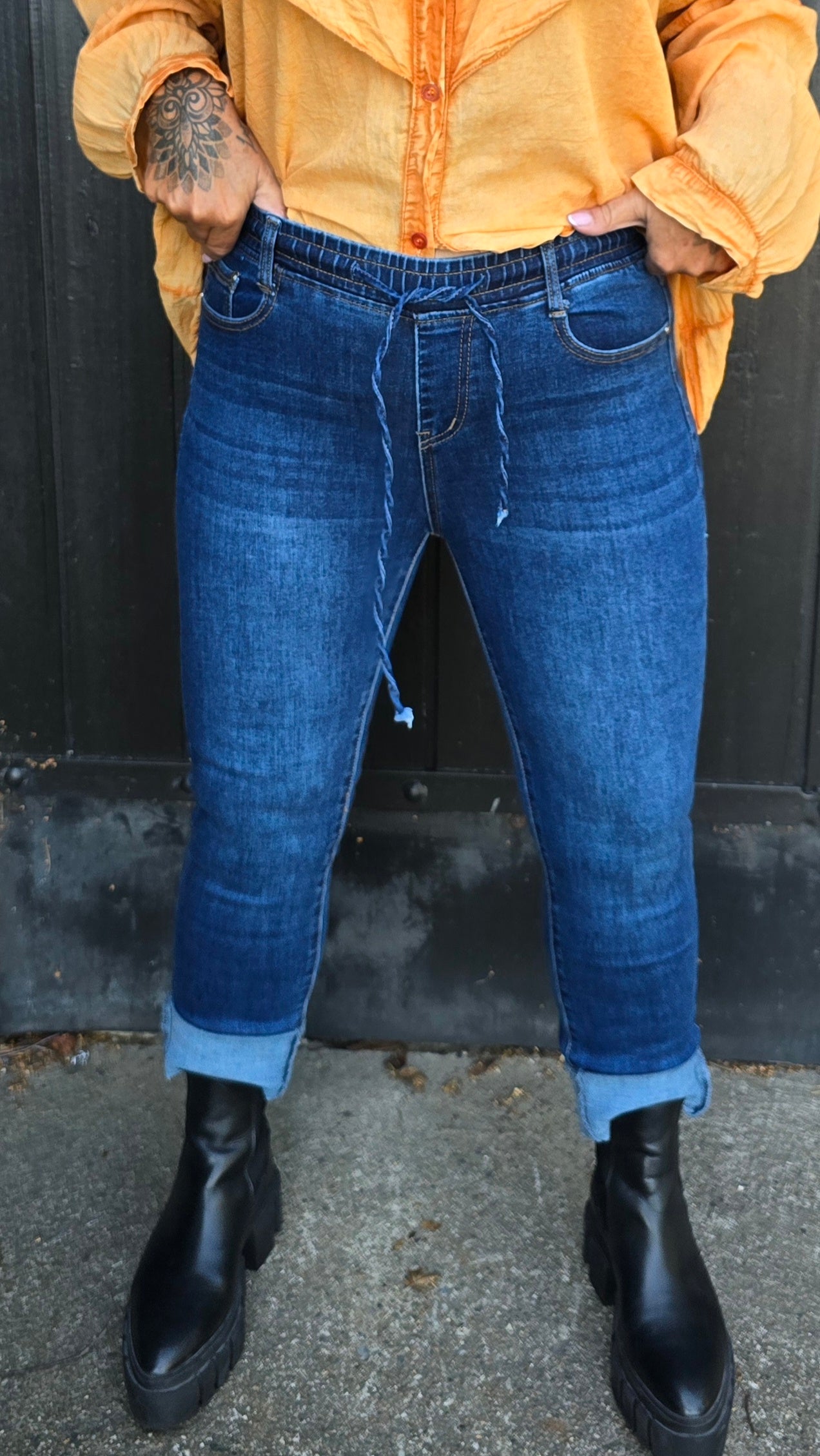 Thea jeans mørk blå med strikk