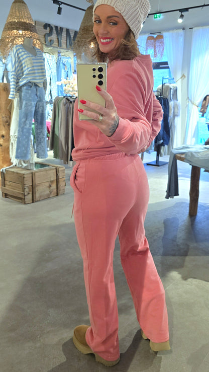 Caroline Joggesett mørk rosa