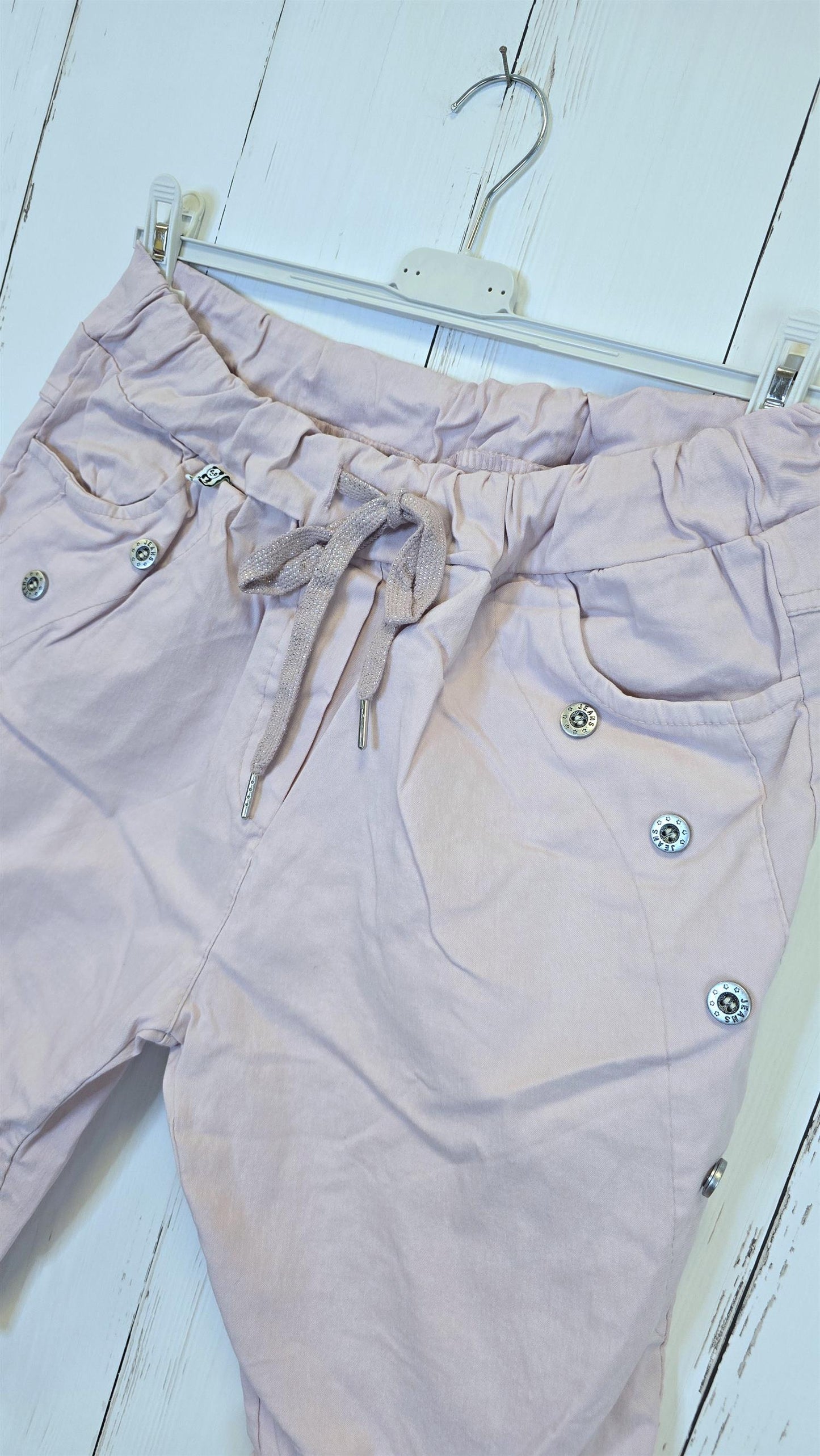 Shorts med knapper og knyting lys rosa