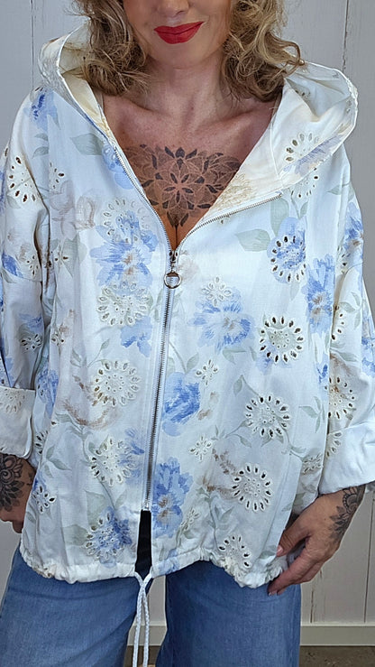 Leia lett blomstrete hettejakke
