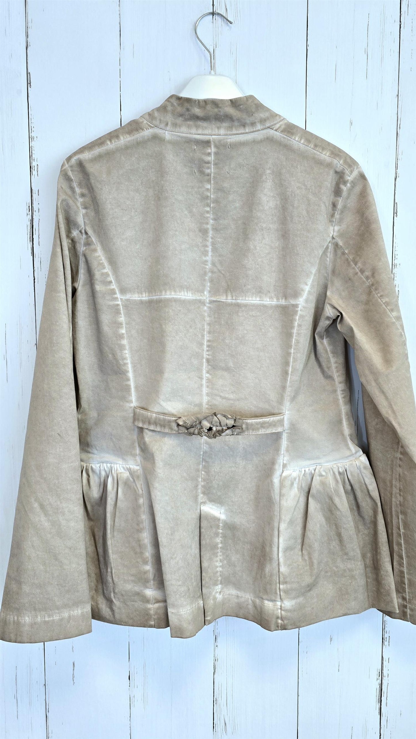 Delicate blazer sand