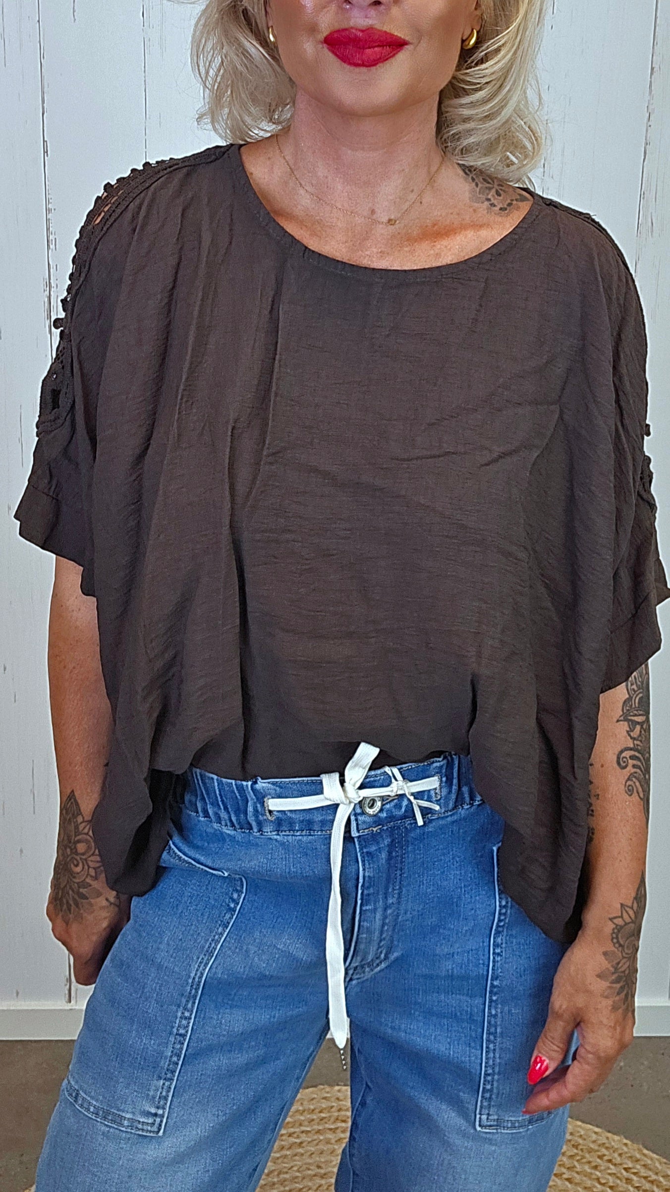 PonchoTopp med Åpne Skuldre brun