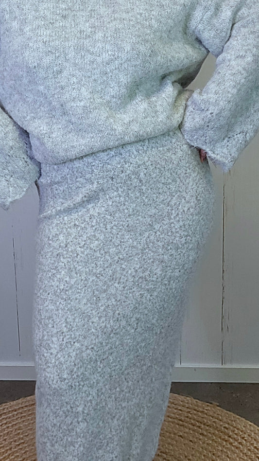 Milla lys grå strikkeskjørt