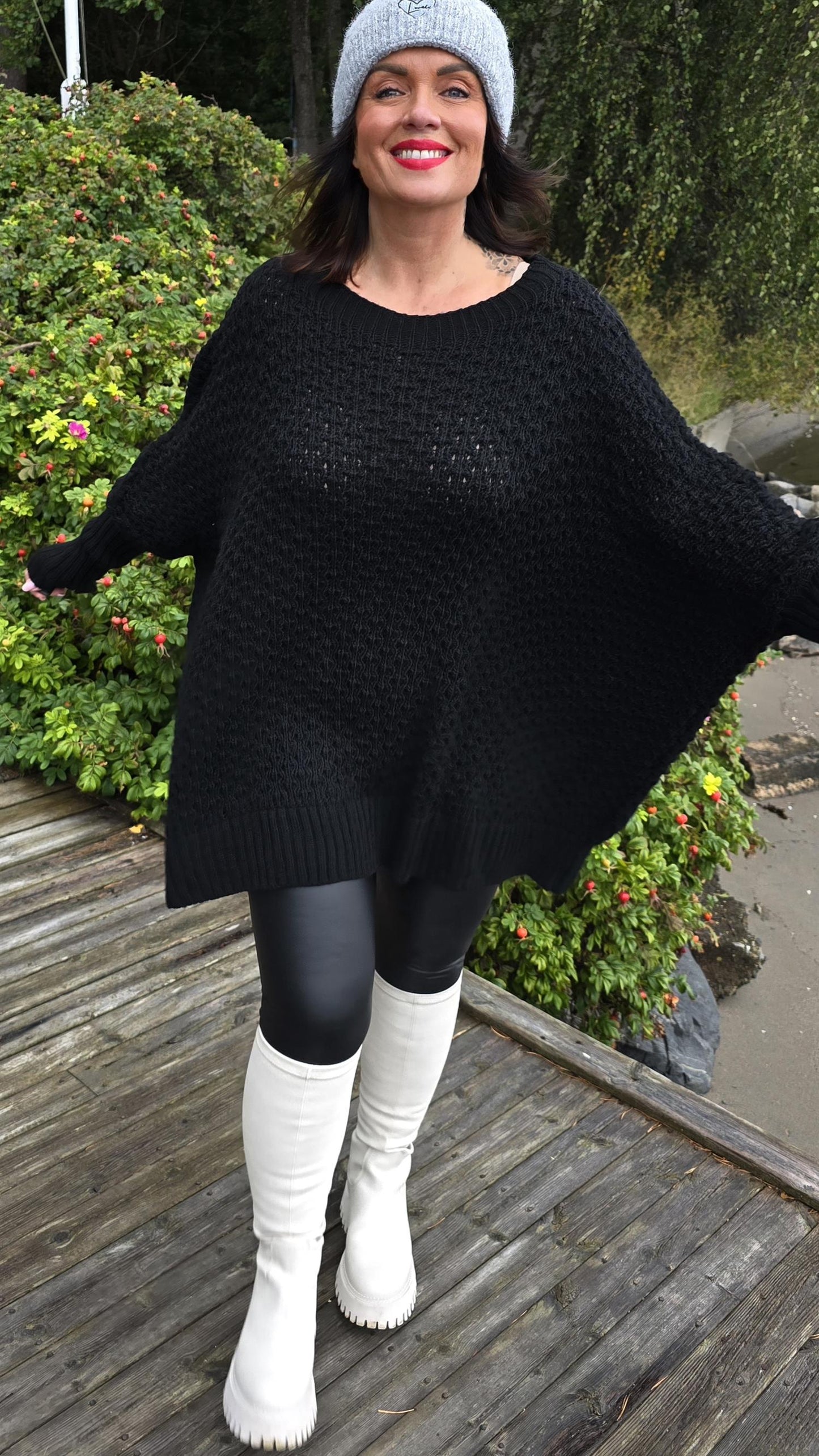 Inez baggy genser svart