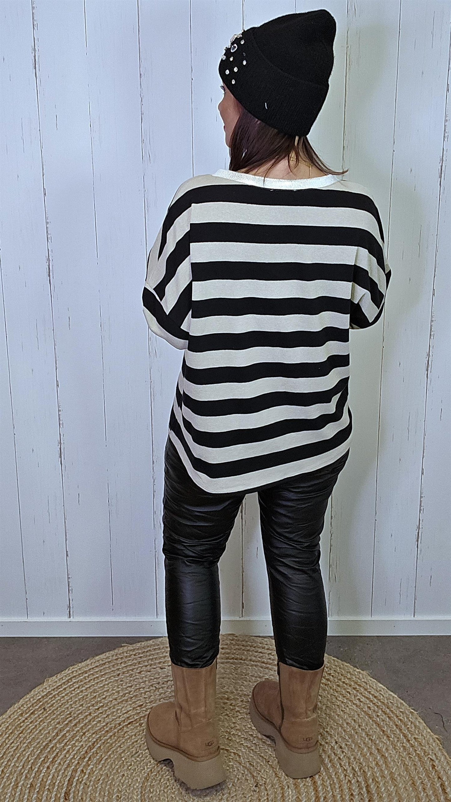 Stripet genser med blomsterdekor svart