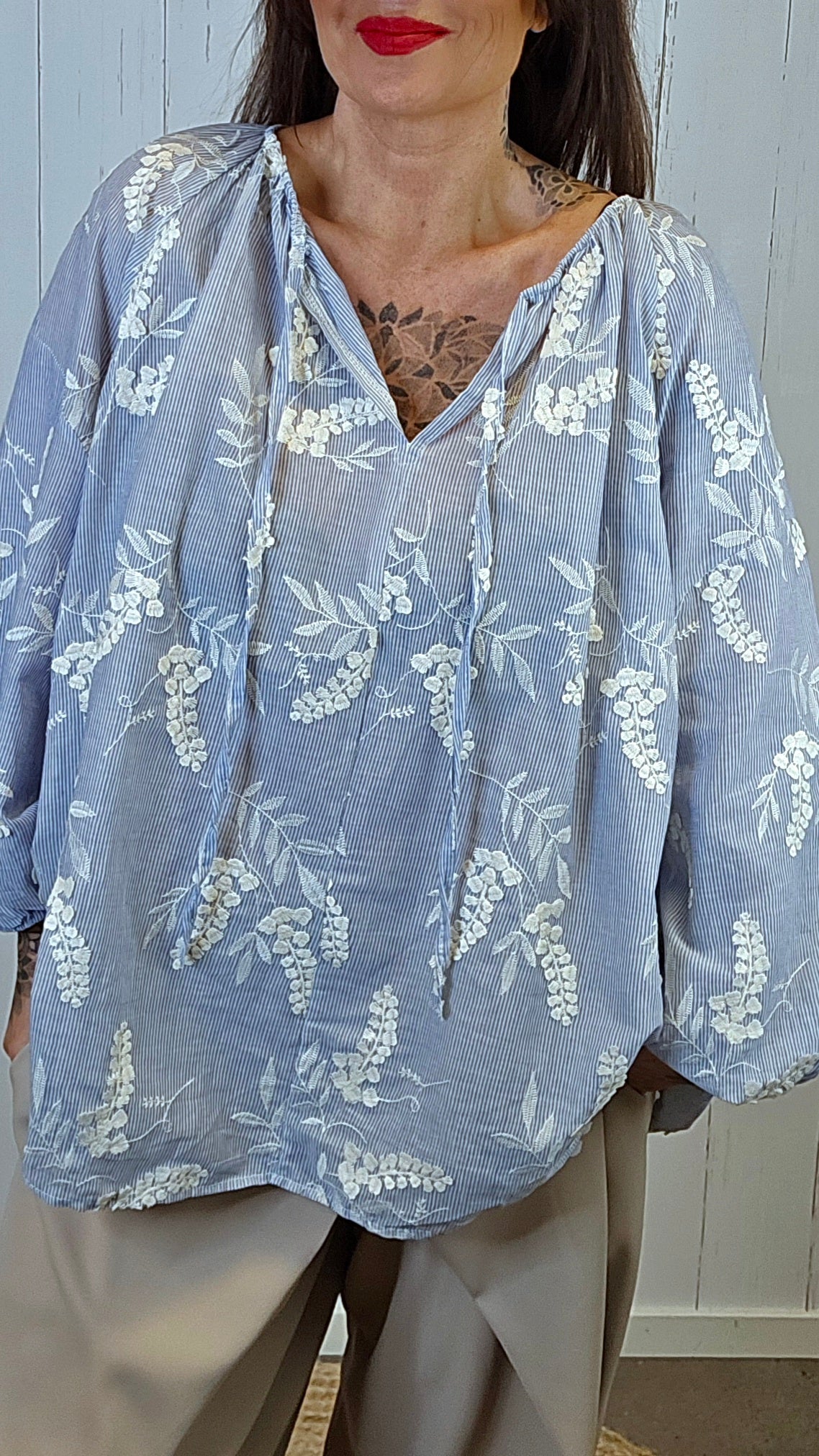 Rakel bluse med broderi