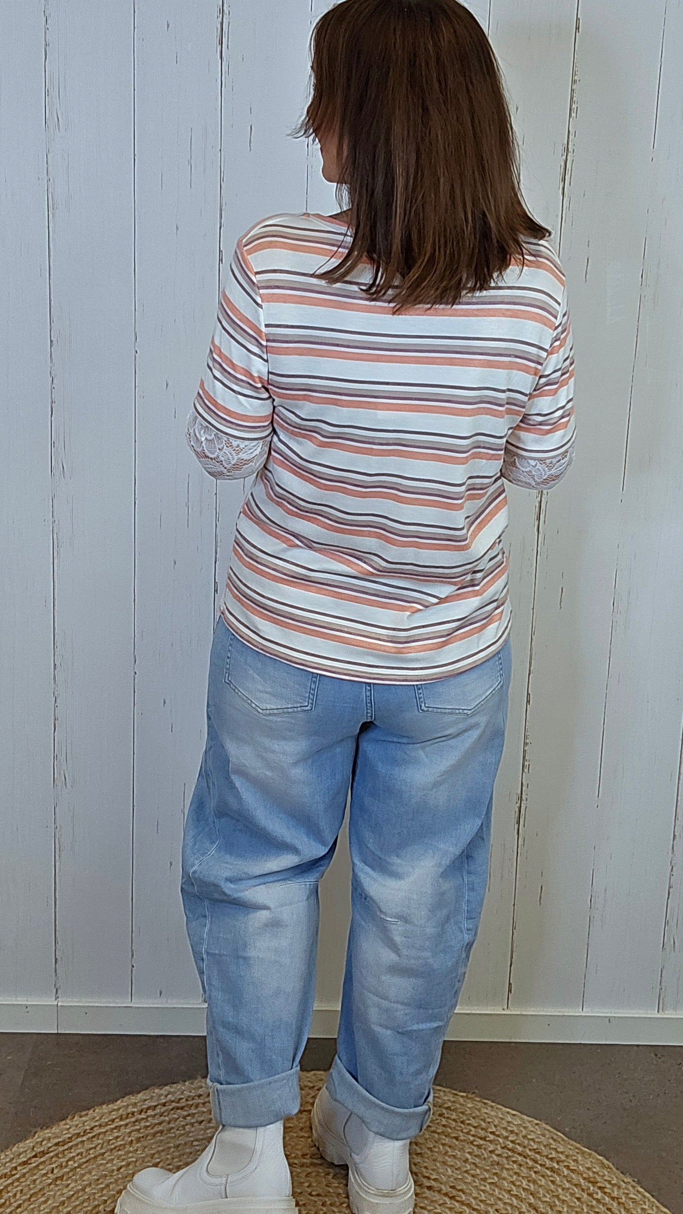 T-shirt topp med blonder