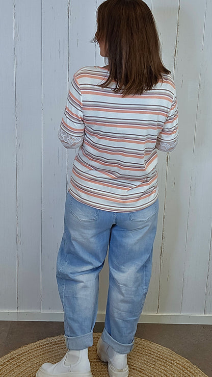 T-shirt topp med blonder