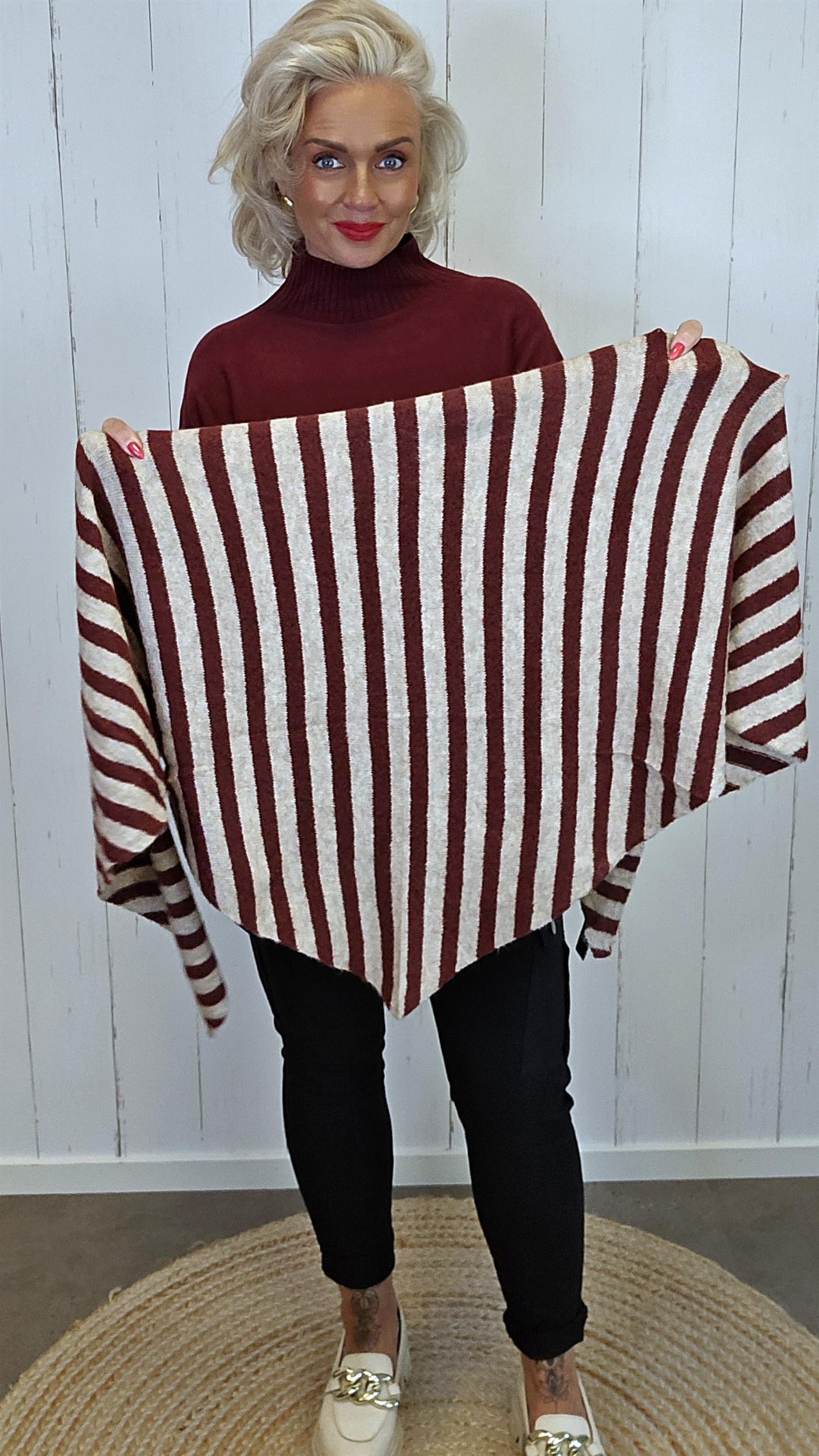 Trekantet skjerf med striper burgunder
