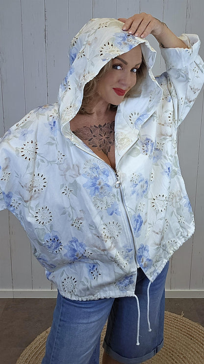 Leia lett blomstrete hettejakke