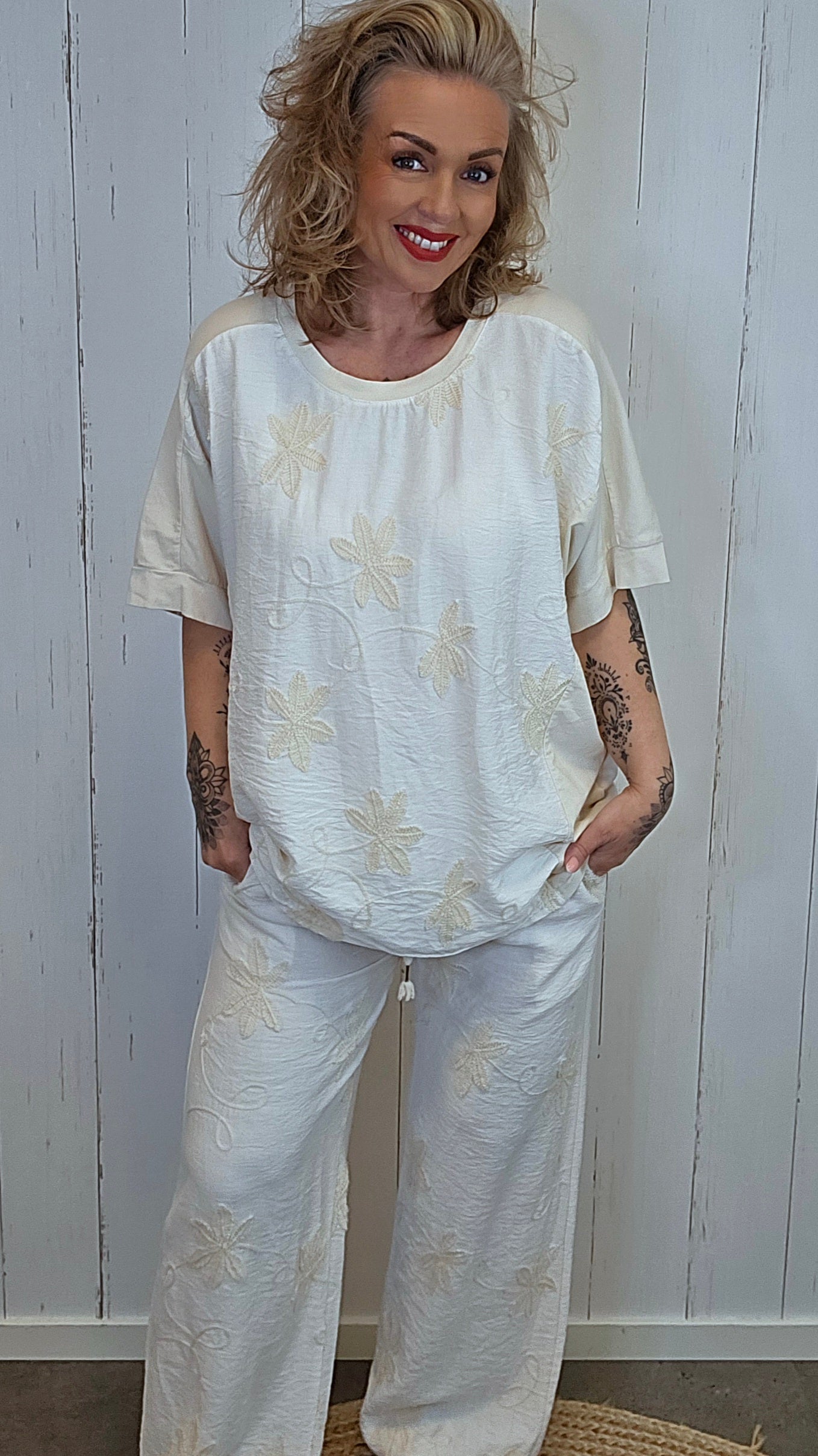 Marian topp med broderte detaljer