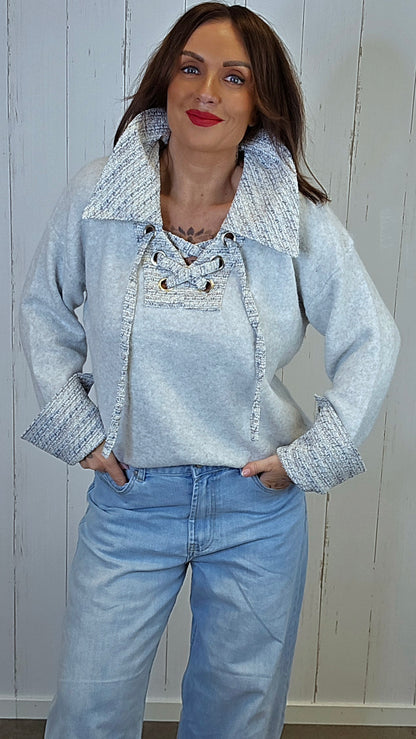 Rosita strikkegenser med tweed-detaljer lys grå