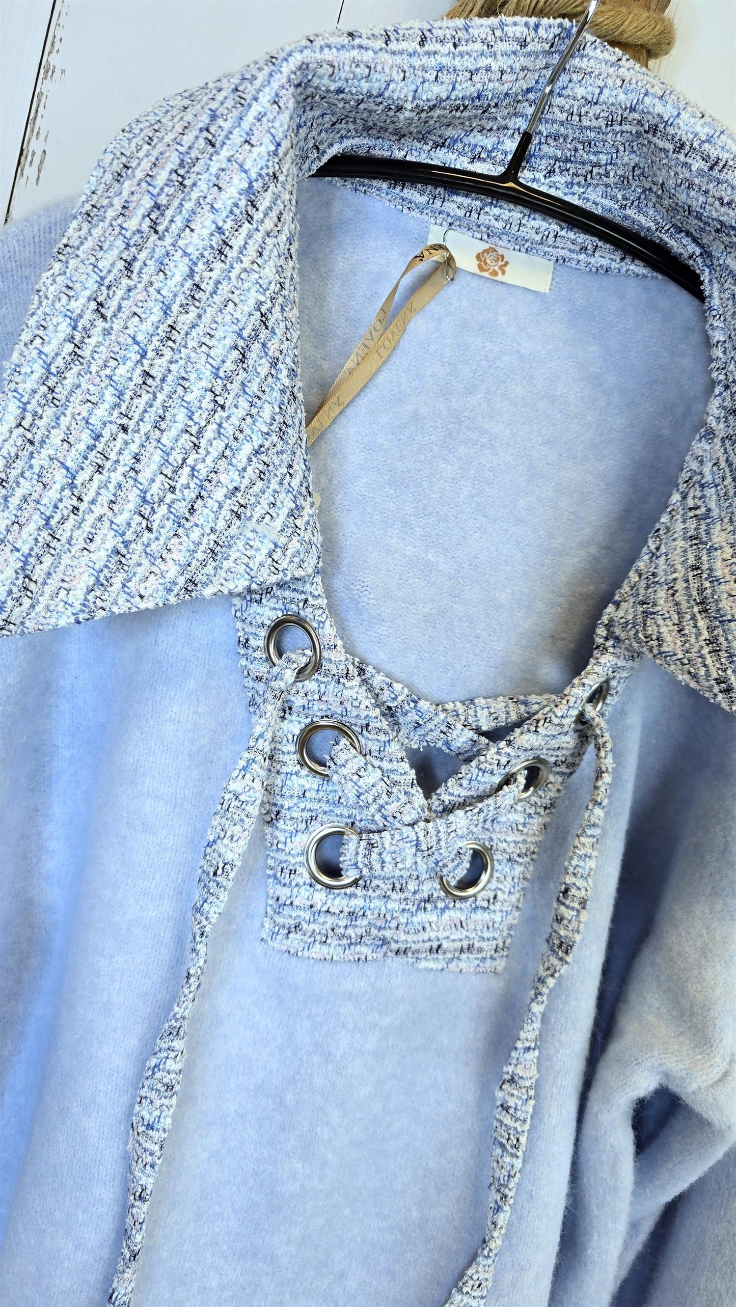 Rosita strikkegenser med tweed-detaljer blå